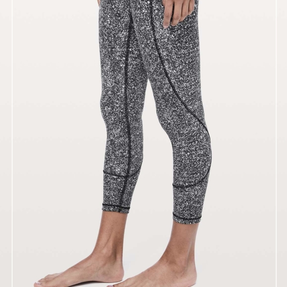 Lululemon In Movement Tight 25" *Everlux Diffuse Starlight Black - Picture 2 of 11